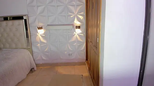 Snapshot of Wyatt_Rose chatting on December 4, 3:38 am Wyatt Rose online show from December 4, 3:38 am