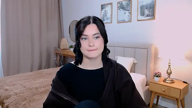 lil angel  online show from January 16, 9:02 am