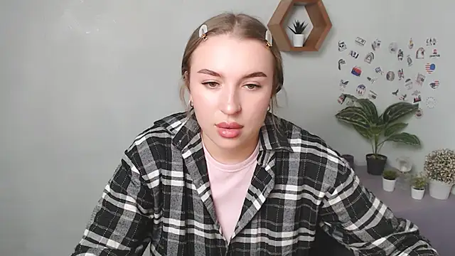 JuliaTopp  online show from September 26, 10:41 am