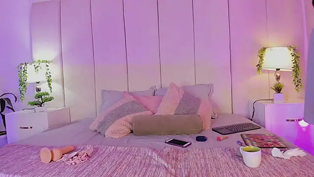 Snapshot of mia_rousse25 chatting on September 25, 2:10 pm mia rousse25 online show from September 25, 2:10 pm