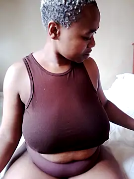 Snapshot of missboobiesSA chatting on October 1, 6:19 am missboobiesSA online show from October 1, 6:19 am