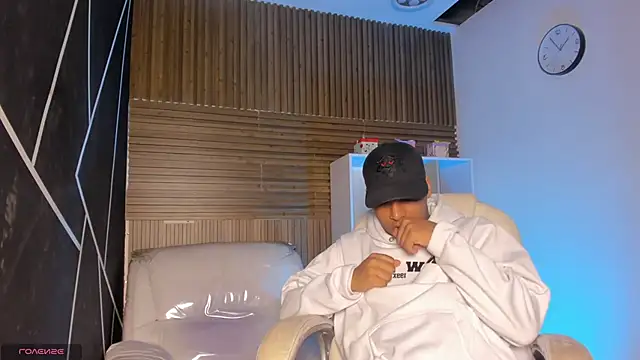 Snapshot of IsaacBlack_ chatting on September 22, 4:36 am IsaacBlack online show from September 22, 4:36 am