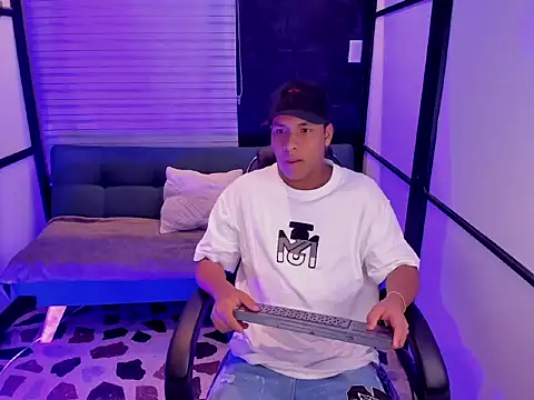 Snapshot of IsaacBlack_ chatting on October 7, 3:58 am IsaacBlack online show from October 7, 3:58 am