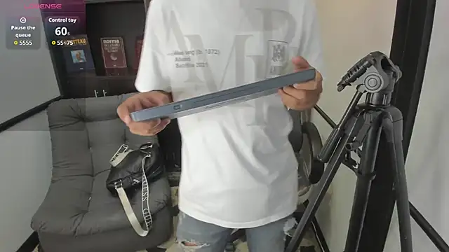 Snapshot of IsaacBlack_ chatting on October 12, 4:11 am IsaacBlack online show from October 12, 4:11 am