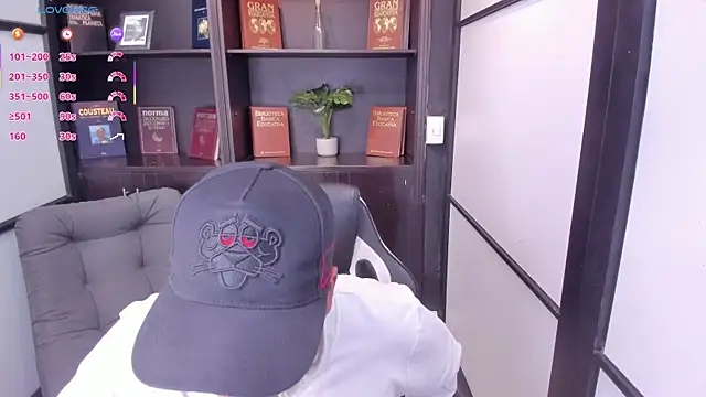 Snapshot of IsaacBlack_ chatting on October 13, 4:34 am IsaacBlack online show from October 13, 4:34 am