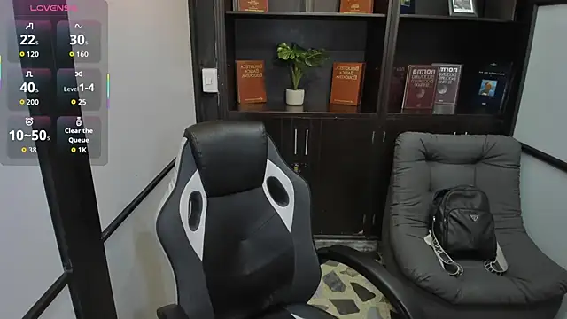 Snapshot of IsaacBlack_ chatting on October 19, 5:08 am IsaacBlack online show from October 19, 5:08 am