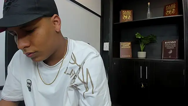 Snapshot of IsaacBlack_ chatting on October 23, 4:23 am IsaacBlack online show from October 23, 4:23 am