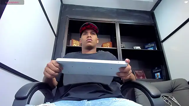 Snapshot of IsaacBlack_ chatting on November 1, 4:03 am IsaacBlack online show from November 1, 4:03 am