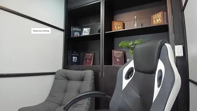 Snapshot of IsaacBlack_ chatting on November 6, 4:35 am IsaacBlack online show from November 6, 4:35 am