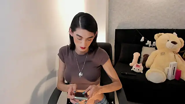 Snapshot of lily_cash1 chatting on October 13, 7:58 pm lily cash1 online show from October 13, 7:58 pm