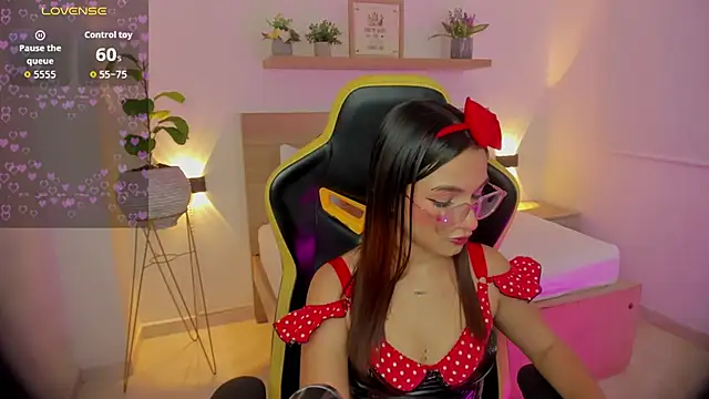 Snapshot of luma_sky_ chatting on December 5, 3:26 am luma sky online show from December 5, 3:26 am