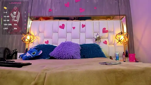 Foxxy Doll online show from March 6, 2:35 pm