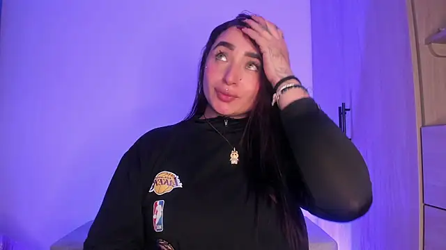 Snapshot of scarlett_Collinss chatting on November 19, 5:07 am scarlett Collinss online show from November 19, 5:07 am