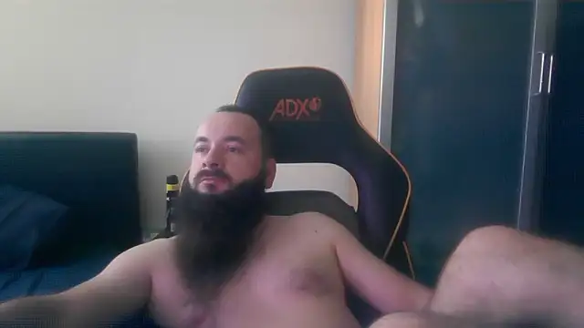 Snapshot of LondonMan1988 chatting on October 26, 8:09 am LondonMan1988 online show from October 26, 8:09 am