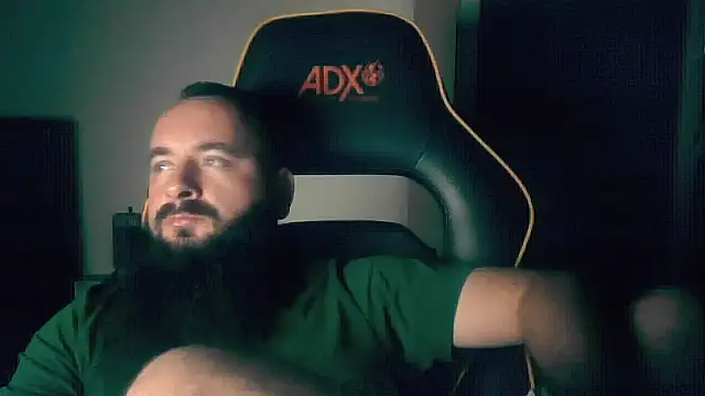 Snapshot of LondonMan1988 chatting on October 30, 6:52 pm LondonMan1988 online show from October 30, 6:52 pm