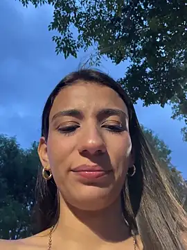 Snapshot of -juicy_ chatting on November 7, 10:32 pm -juicy online show from November 7, 10:32 pm