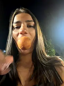 Snapshot of -juicy_ chatting on November 15, 11:10 pm -juicy online show from November 15, 11:10 pm