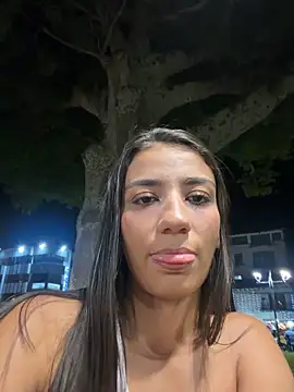 Snapshot of -juicy_ chatting on November 26, 12:11 am -juicy online show from November 26, 12:11 am