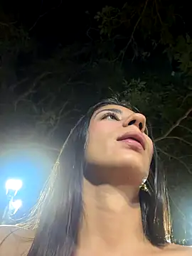 Snapshot of -juicy_ chatting on November 27, 1:18 am -juicy online show from November 27, 1:18 am