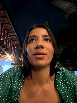 Snapshot of -juicy_ chatting on December 1, 11:32 pm -juicy online show from December 1, 11:32 pm