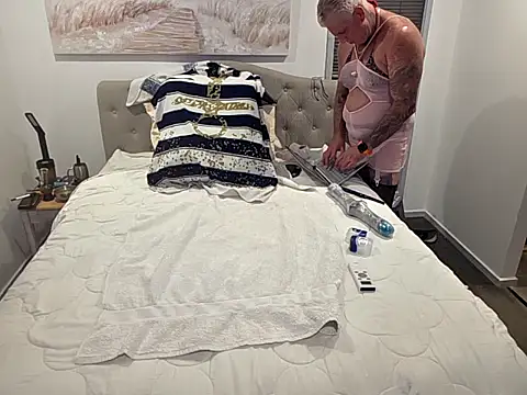 iamthepublickmasterbater online show from April 12, 2:11 pm