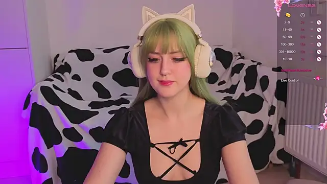 Snapshot of bananasgirl chatting on September 14, 6:23 am bananasgirl online show from September 14, 6:23 am