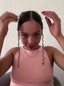 Yasmin777  online show from February 25, 9:24 pm