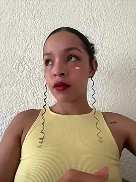 Yasmin777  online show from April 1, 8:39 pm