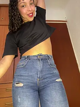 Yasmin777  online show from April 16, 6:30 pm