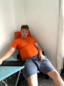 Snapshot of yourmaster2025 chatting on September 10, 2:17 pm yourmaster2025 online show from September 10, 2:17 pm