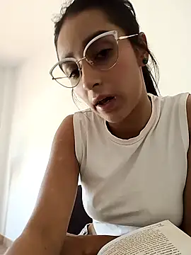 Snapshot of CandyFoxter_ chatting on September 22, 1:02 pm CandyFoxter online show from September 22, 1:02 pm