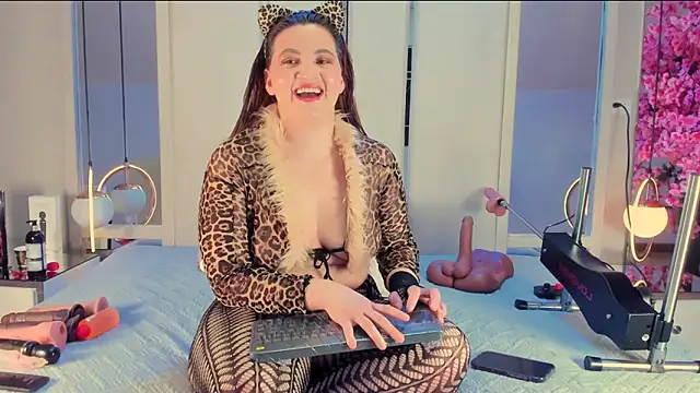 JuliaDavis 1 online show from February 24, 4:43 am