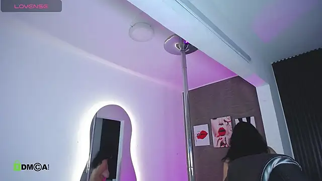 Snapshot of Dulcerose_01 chatting on October 5, 12:31 am Dulcerose 01 online show from October 5, 12:31 am