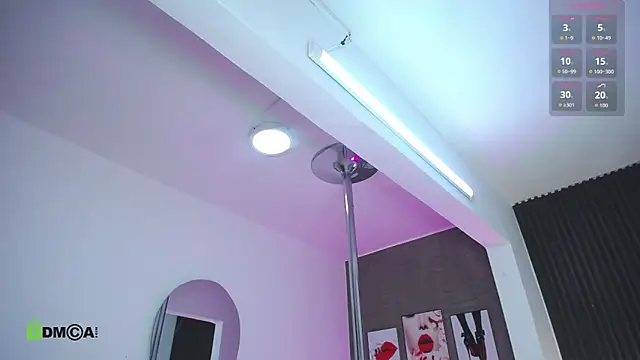 Snapshot of Dulcerose_01 chatting on October 18, 8:31 pm Dulcerose 01 online show from October 18, 8:31 pm