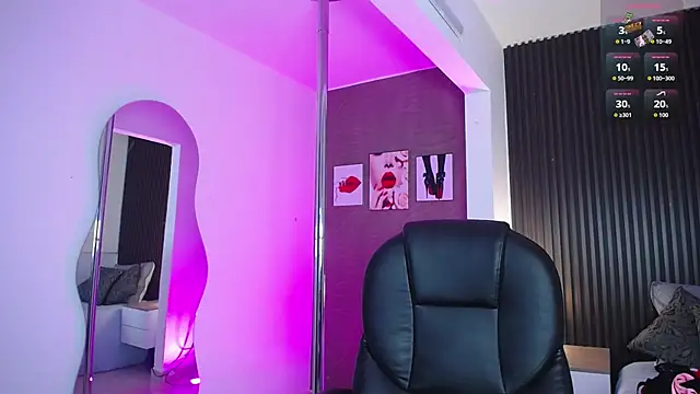 Snapshot of Dulcerose_01 chatting on October 28, 5:11 am Dulcerose 01 online show from October 28, 5:11 am