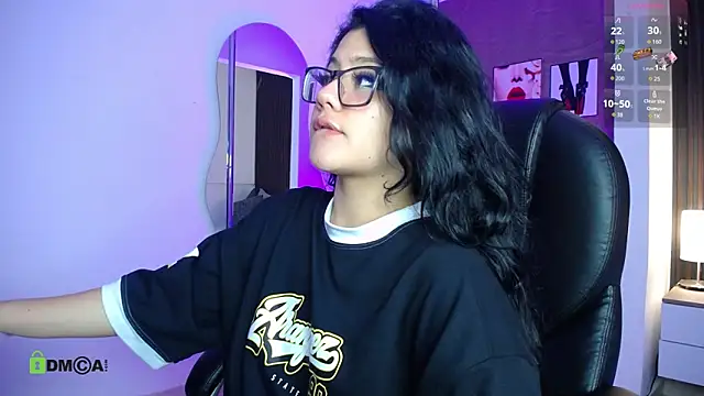 Snapshot of Dulcerose_01 chatting on October 29, 8:49 am Dulcerose 01 online show from October 29, 8:49 am