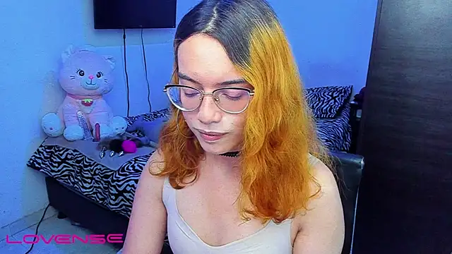 Snapshot of lillykittyy chatting on October 20, 12:22 am lillykittyy online show from October 20, 12:22 am