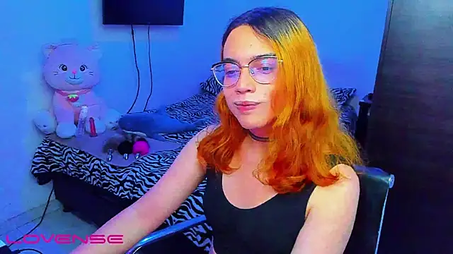 Snapshot of lillykittyy chatting on November 4, 12:32 am lillykittyy online show from November 4, 12:32 am