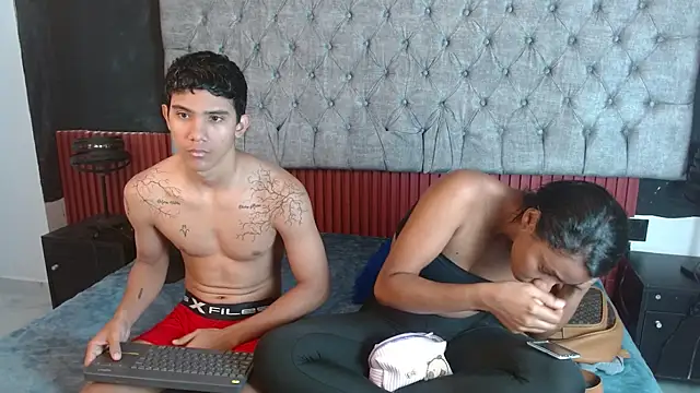 Snapshot of RihanandDrake chatting on November 29, 2:20 pm RihanandDrake online show from November 29, 2:20 pm