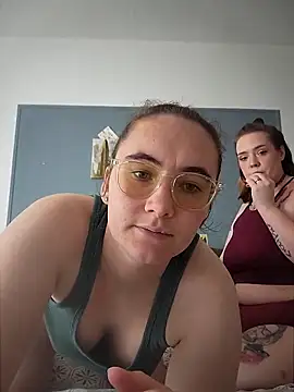 AndHerXO online show from April 19, 1:43 pm