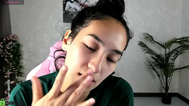 Snapshot of FlirtyAura chatting on September 16, 3:51 am FlirtyAura online show from September 16, 3:51 am