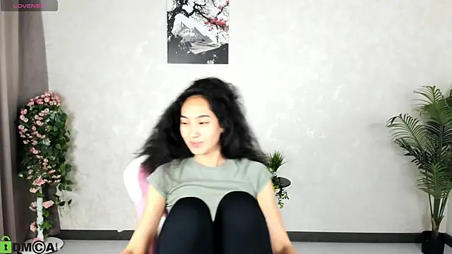 Snapshot of FlirtyAura chatting on September 20, 3:51 am FlirtyAura online show from September 20, 3:51 am