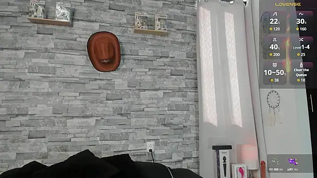 connorsmiith online show from October 24, 1:18 pm