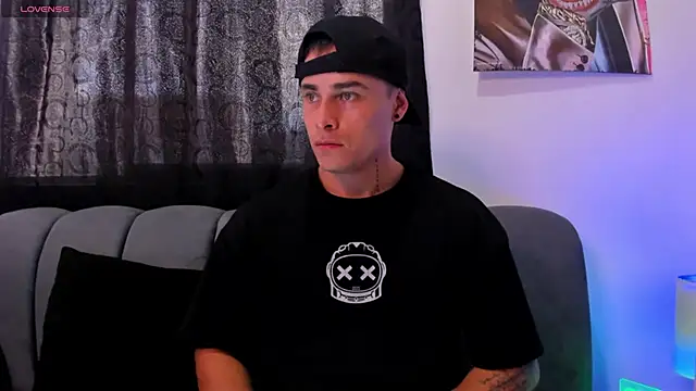 connorsmiith online show from November 7, 9:48 pm