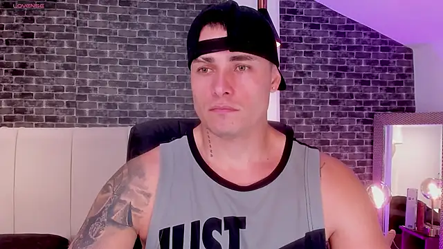 connorsmiith online show from April 3, 10:30 pm