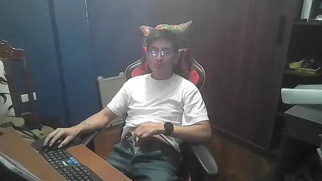 Snapshot of SVGUSSV chatting on September 16, 1:17 am SVGUSSV online show from September 16, 1:17 am