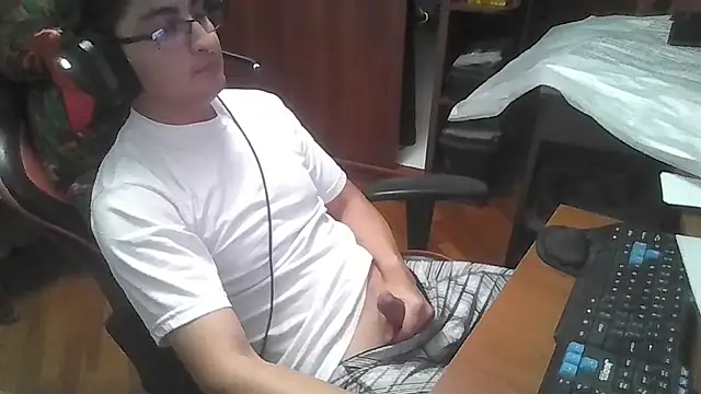 Snapshot of SVGUSSV chatting on October 23, 1:05 am SVGUSSV online show from October 23, 1:05 am