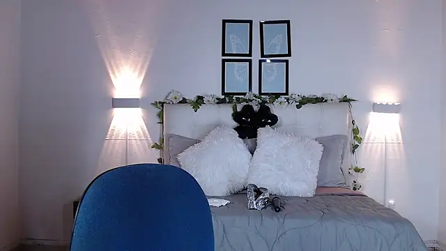 Snapshot of Megan_05_ chatting on November 23, 6:19 pm Megan 05 online show from November 23, 6:19 pm