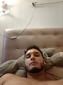 Snapshot of Hotguys111 chatting on September 23, 4:04 am Hotguys111 online show from September 23, 4:04 am