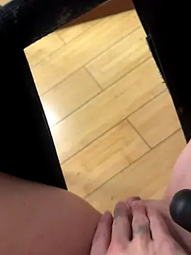 Snapshot of LittleCC1 chatting on November 9, 5:22 pm LittleCC1 online show from November 9, 5:22 pm